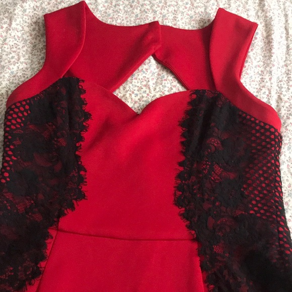 Thick material red dress - Picture 2 of 3